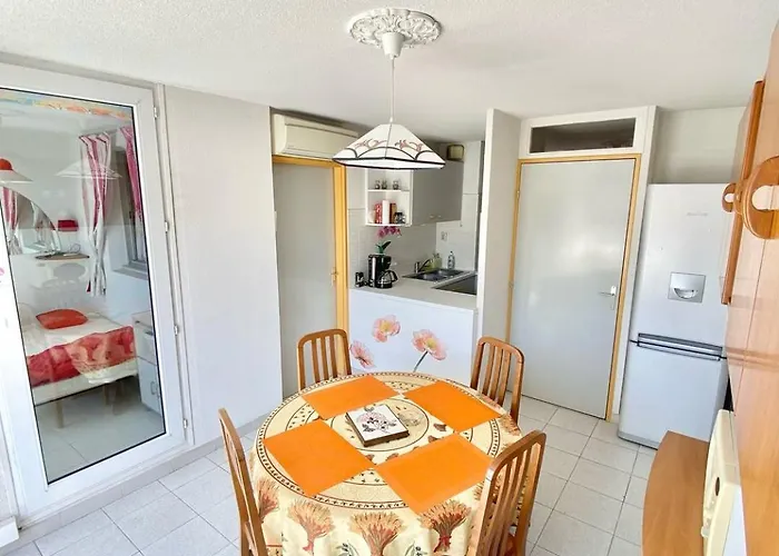 1 Chambre, 6 Personnes Dans Avec Piscines 아파트