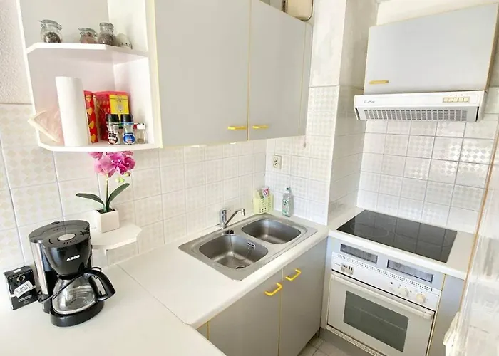 1 Chambre, 6 Personnes Dans Avec Piscines 아파트 *